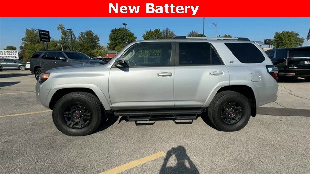 Toyota 4Runner Vehicle Full-screen Gallery Image 06