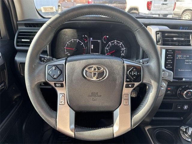 Toyota 4Runner Vehicle Full-screen Gallery Image 14