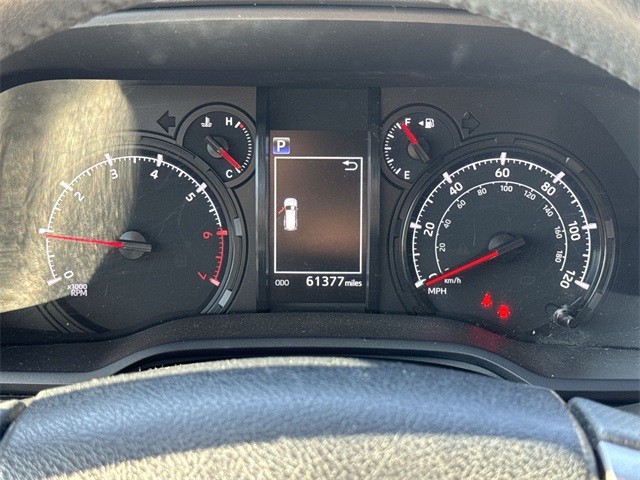Toyota 4Runner Vehicle Full-screen Gallery Image 15