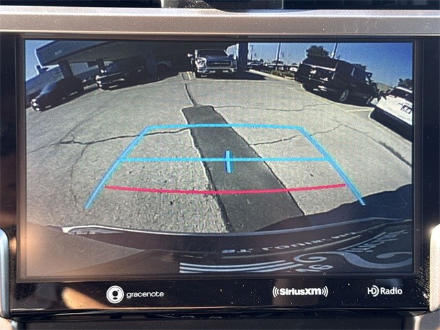Toyota 4Runner Vehicle Full-screen Gallery Image 19