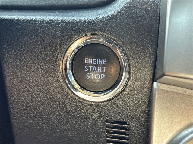Toyota 4Runner Vehicle Full-screen Gallery Image 21