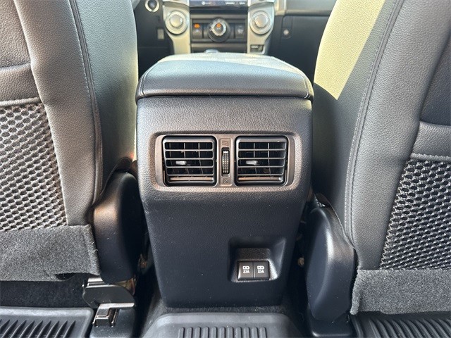 Toyota 4Runner Vehicle Full-screen Gallery Image 26