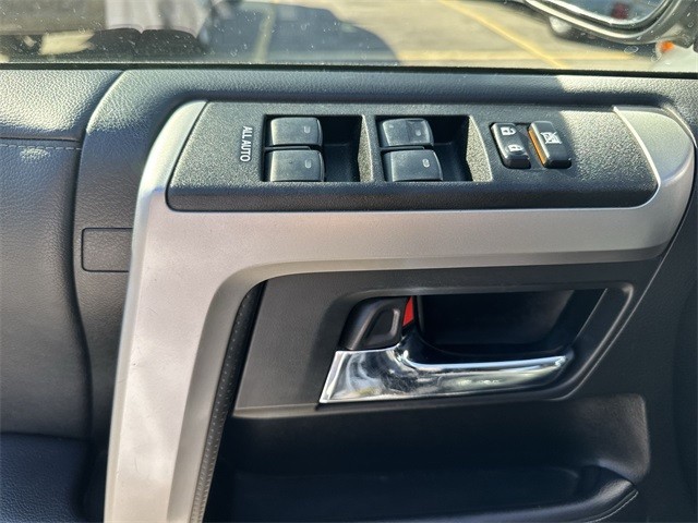 Toyota 4Runner Vehicle Full-screen Gallery Image 28