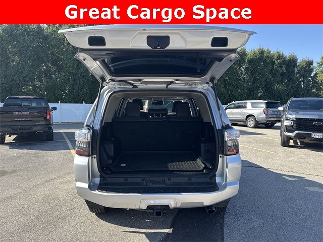 Toyota 4Runner Vehicle Full-screen Gallery Image 30