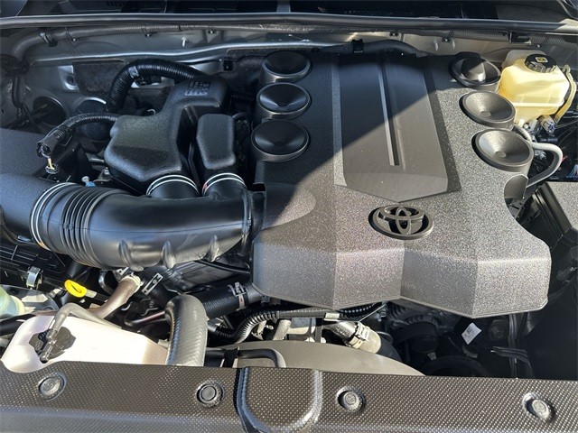 Toyota 4Runner Vehicle Full-screen Gallery Image 34