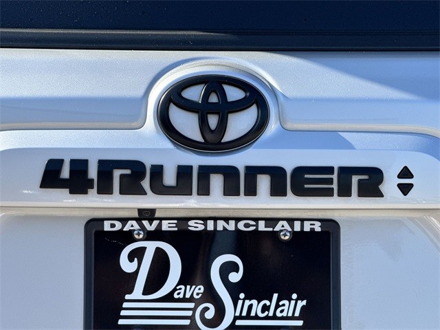 Toyota 4Runner Vehicle Full-screen Gallery Image 35