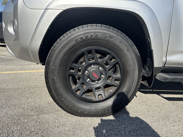 Toyota 4Runner Vehicle Full-screen Gallery Image 37