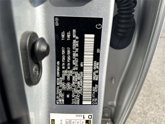 Toyota 4Runner Vehicle Full-screen Gallery Image 38