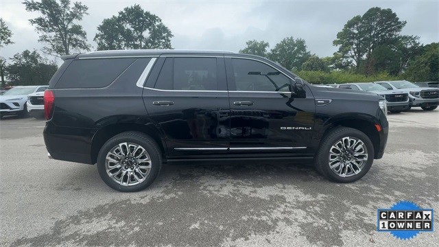GMC Yukon Vehicle Full-screen Gallery Image 11