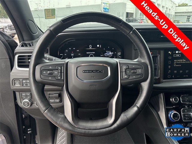 GMC Yukon Vehicle Full-screen Gallery Image 14