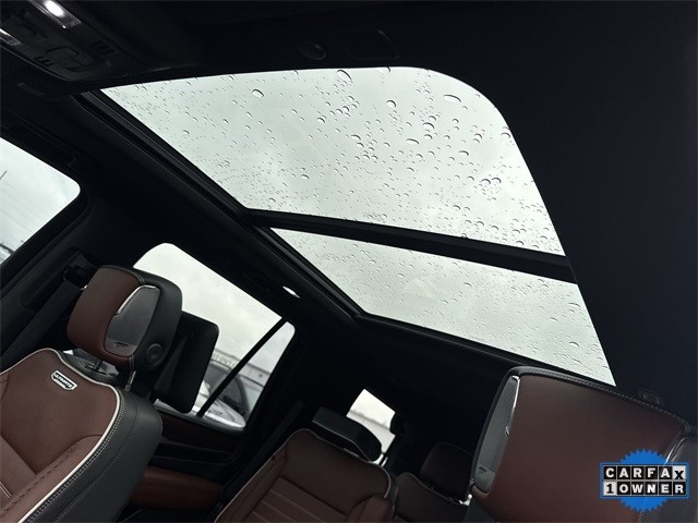 GMC Yukon Vehicle Full-screen Gallery Image 23