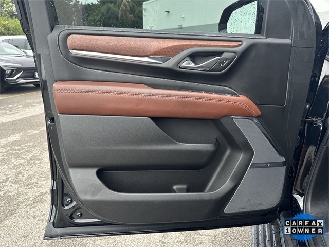 GMC Yukon Vehicle Full-screen Gallery Image 27