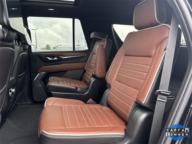 GMC Yukon Vehicle Full-screen Gallery Image 30