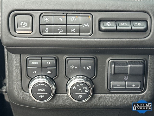 GMC Yukon Vehicle Full-screen Gallery Image 40