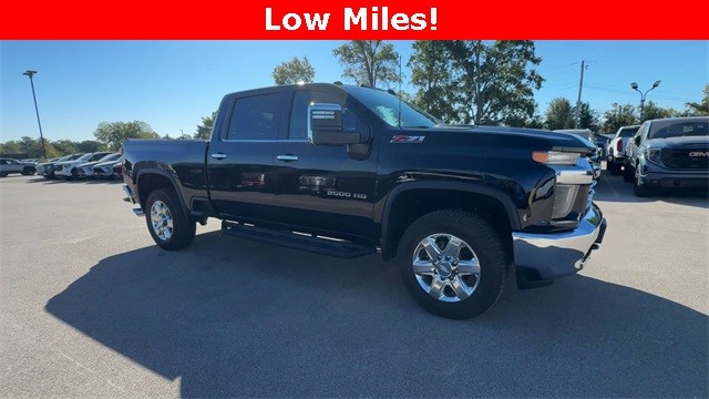 Chevrolet Silverado 2500HD Vehicle Full-screen Gallery Image 02