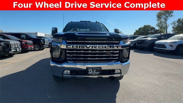 Chevrolet Silverado 2500HD Vehicle Full-screen Gallery Image 03