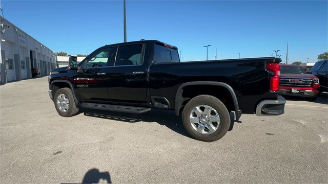 Chevrolet Silverado 2500HD Vehicle Full-screen Gallery Image 07