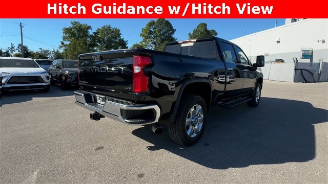 Chevrolet Silverado 2500HD Vehicle Full-screen Gallery Image 10