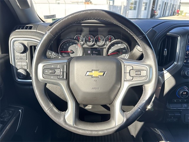 Chevrolet Silverado 2500HD Vehicle Full-screen Gallery Image 14