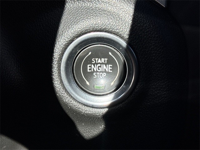 Chevrolet Silverado 2500HD Vehicle Full-screen Gallery Image 21