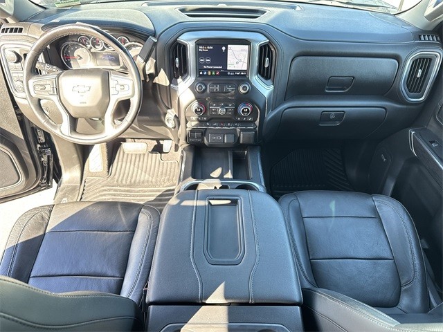 Chevrolet Silverado 2500HD Vehicle Full-screen Gallery Image 24