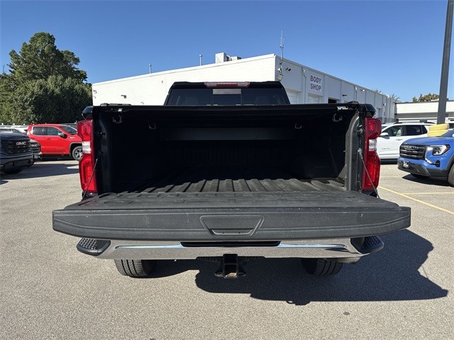 Chevrolet Silverado 2500HD Vehicle Full-screen Gallery Image 30
