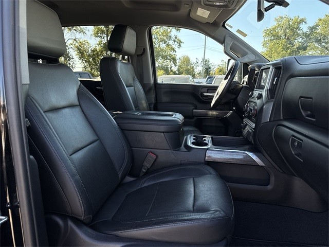 Chevrolet Silverado 2500HD Vehicle Full-screen Gallery Image 32