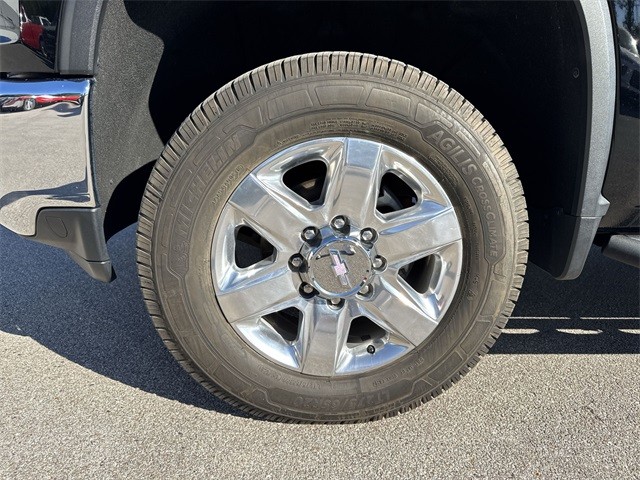 Chevrolet Silverado 2500HD Vehicle Full-screen Gallery Image 37