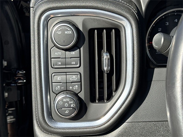 Chevrolet Silverado 2500HD Vehicle Full-screen Gallery Image 39