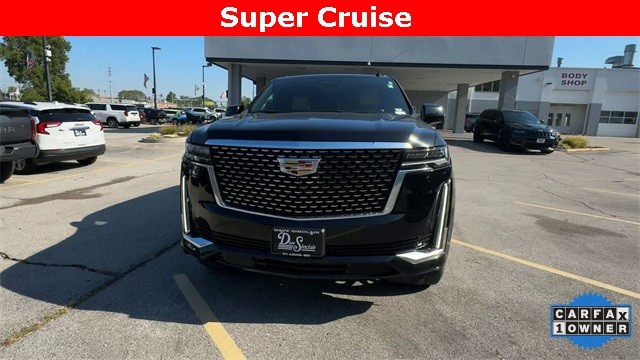 Cadillac Escalade Vehicle Full-screen Gallery Image 03