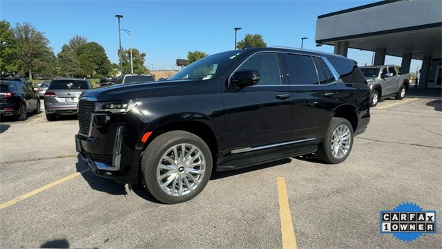 Cadillac Escalade Vehicle Full-screen Gallery Image 05