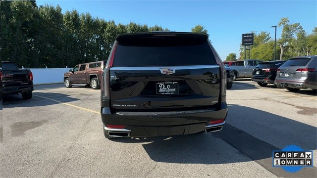 Cadillac Escalade Vehicle Full-screen Gallery Image 09