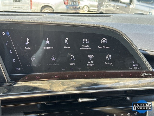 Cadillac Escalade Vehicle Full-screen Gallery Image 17