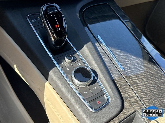 Cadillac Escalade Vehicle Full-screen Gallery Image 19