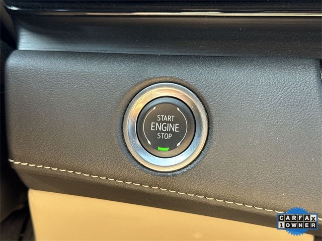 Cadillac Escalade Vehicle Full-screen Gallery Image 20