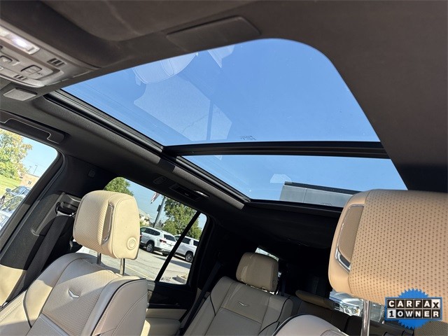 Cadillac Escalade Vehicle Full-screen Gallery Image 22