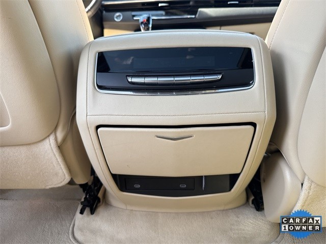 Cadillac Escalade Vehicle Full-screen Gallery Image 25
