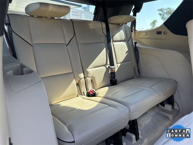 Cadillac Escalade Vehicle Full-screen Gallery Image 31