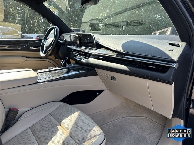 Cadillac Escalade Vehicle Full-screen Gallery Image 33