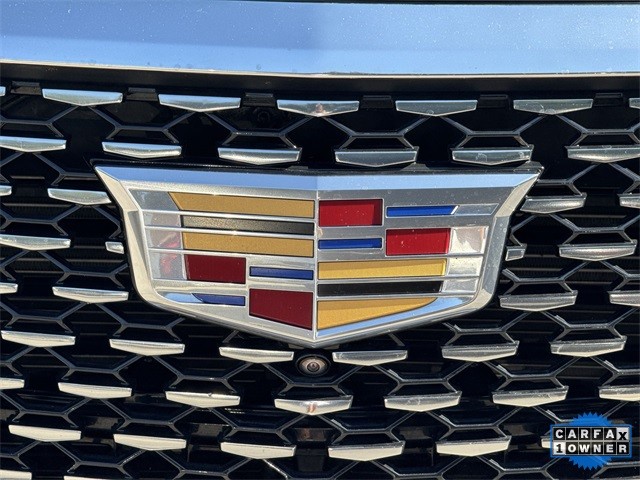 Cadillac Escalade Vehicle Full-screen Gallery Image 35