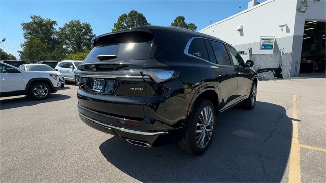 Buick Enclave Vehicle Full-screen Gallery Image 08