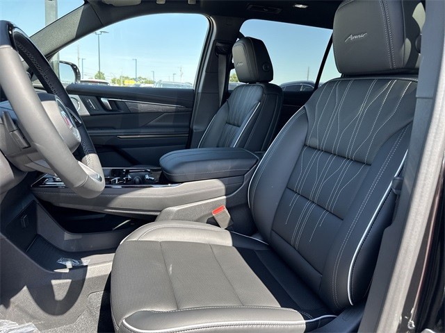 Buick Enclave Vehicle Full-screen Gallery Image 11