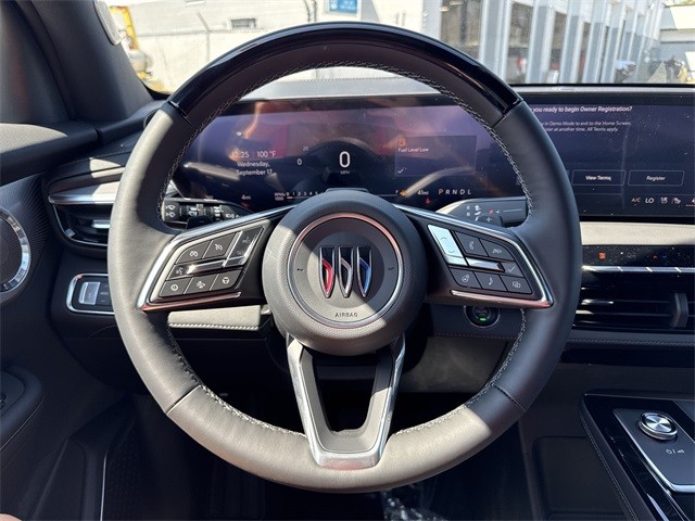 Buick Enclave Vehicle Full-screen Gallery Image 14