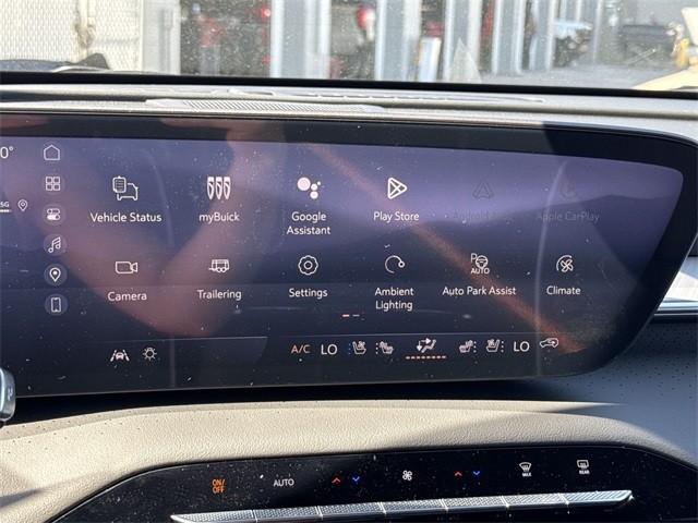 Buick Enclave Vehicle Full-screen Gallery Image 16