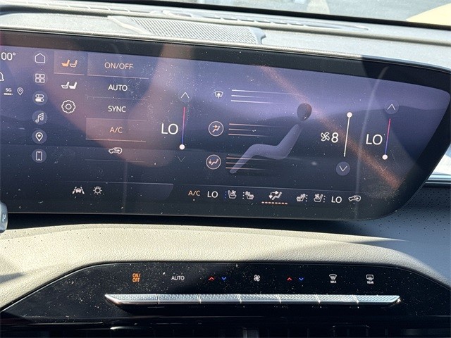 Buick Enclave Vehicle Full-screen Gallery Image 19