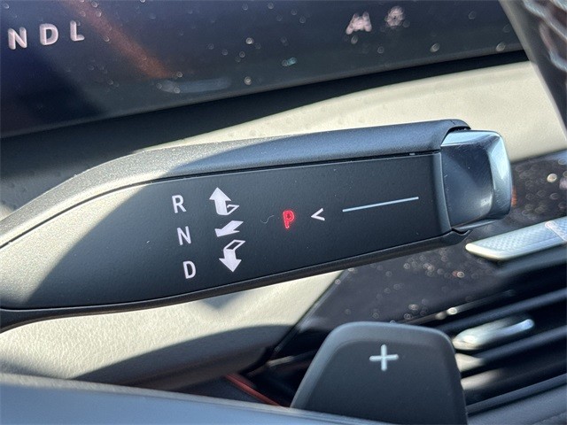 Buick Enclave Vehicle Full-screen Gallery Image 20