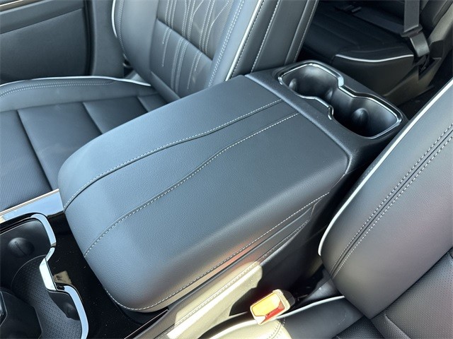 Buick Enclave Vehicle Full-screen Gallery Image 21