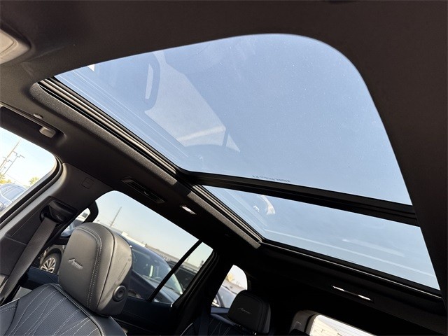 Buick Enclave Vehicle Full-screen Gallery Image 22