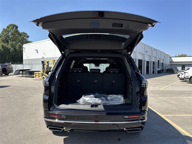 Buick Enclave Vehicle Full-screen Gallery Image 25