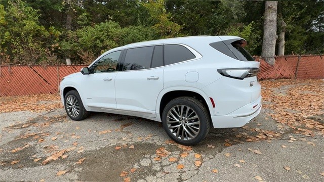 Buick Enclave Vehicle Full-screen Gallery Image 06